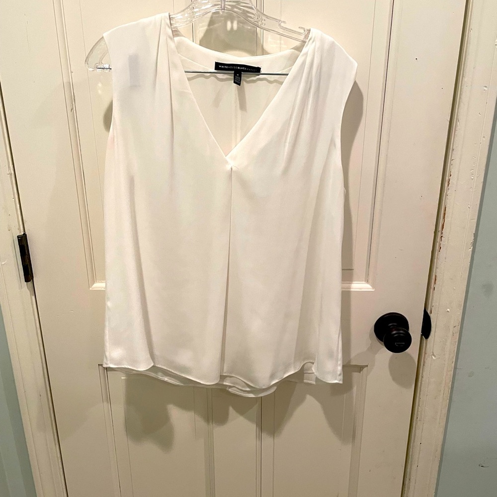Beautiful White House black Market shell blouse Size 8